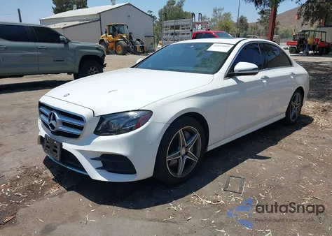 2017 Mercedes-Benz E 300 z USA, uszkodzony, nr VIN WDDZF4JB2HA008108